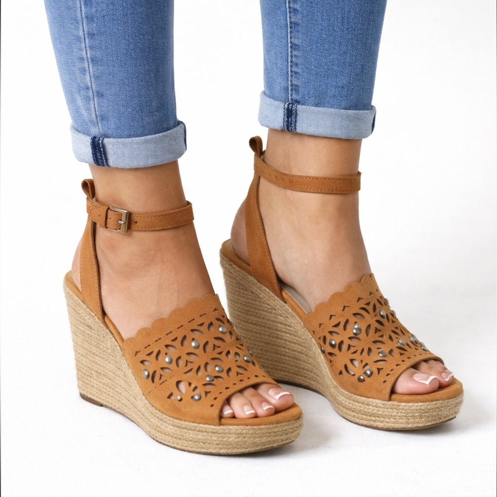 [Marc Fisher] Tan Stud Espadrille Wedges